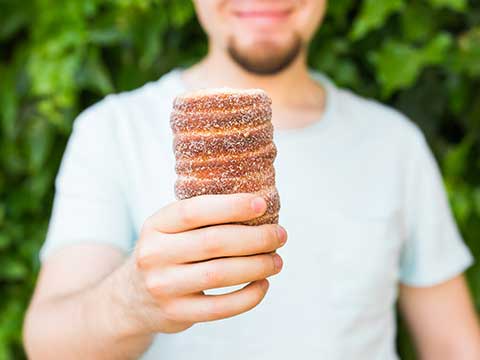 Czech voice actors love trdelnik
